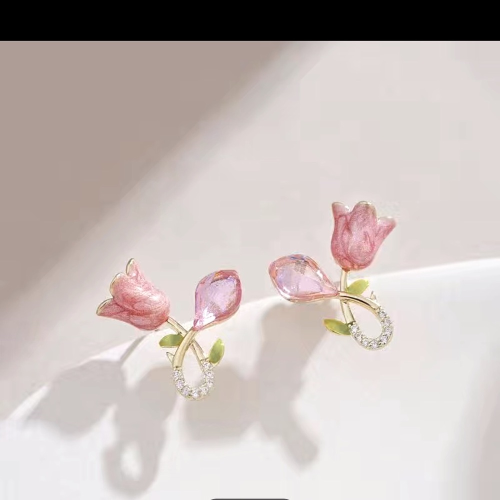 New Tulip Stud Earrings